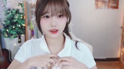 갑자기 미드 리본끈을 풀어버리는 D컵 여캠 수련수련
